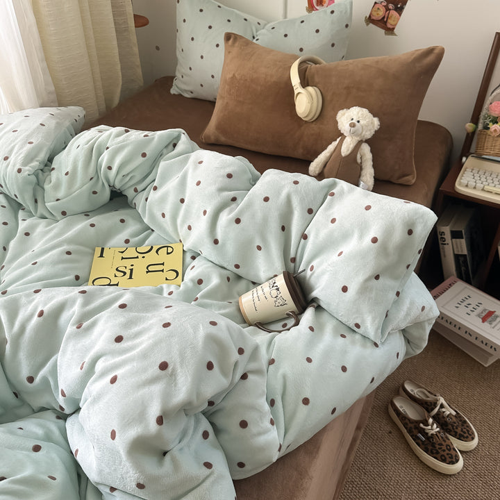 Plush Dot Patterned Blanket Set