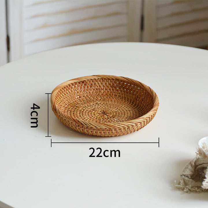 Round serving platter made of braided rattan