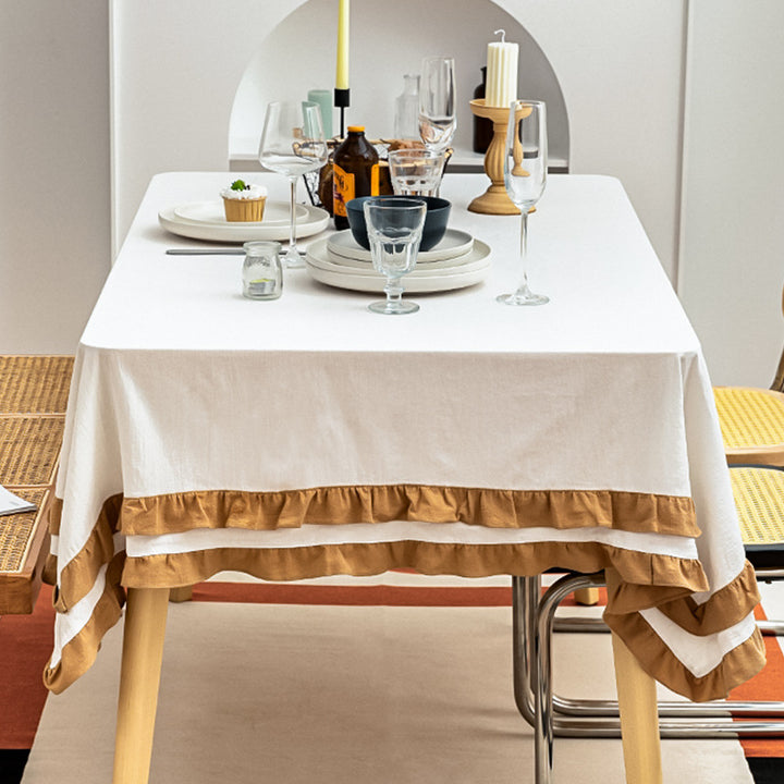 Round tablecloth with quilted textured relief and double-layered ruffle