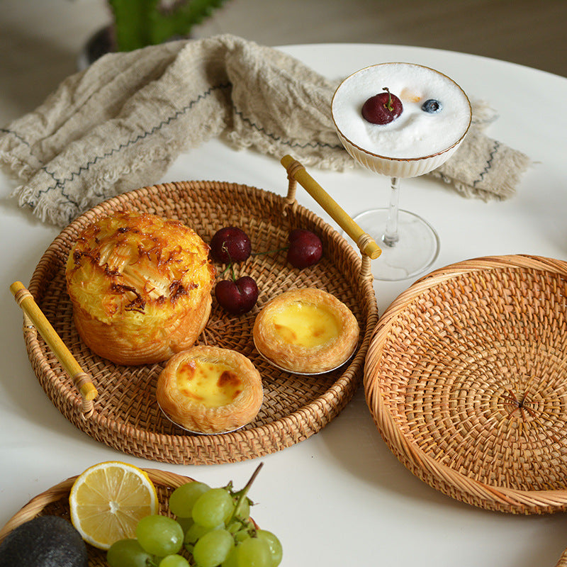 Round serving platter made of braided rattan