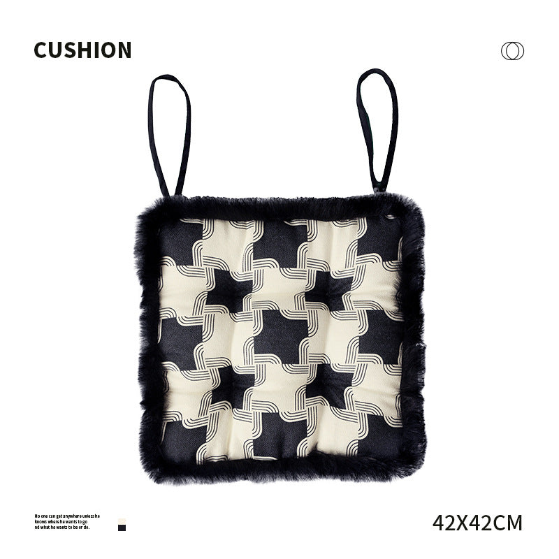 Padded seat cushion with fastening straps, quilted tufting surface and faux fur trim
