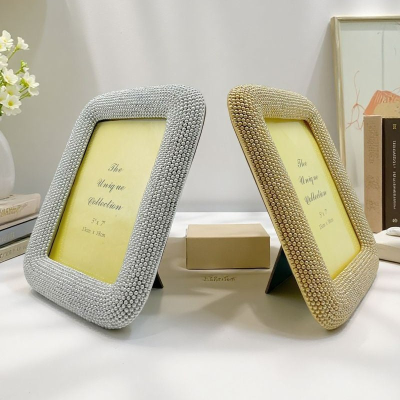 Elegant decorative picture frame with artistic design