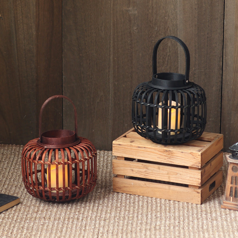 Elegant lantern made of braided material