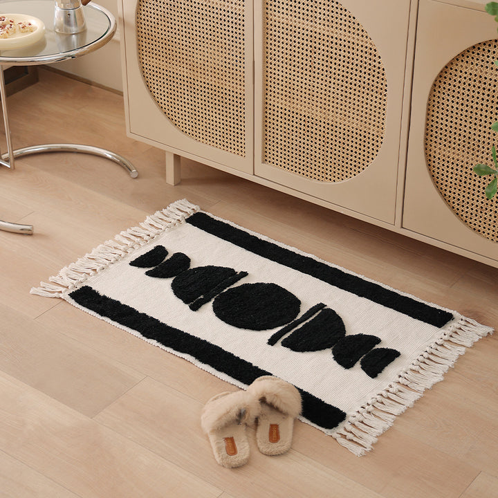 Woven rug in Boho-minimalist style with contrasted tufting and cotton fringes