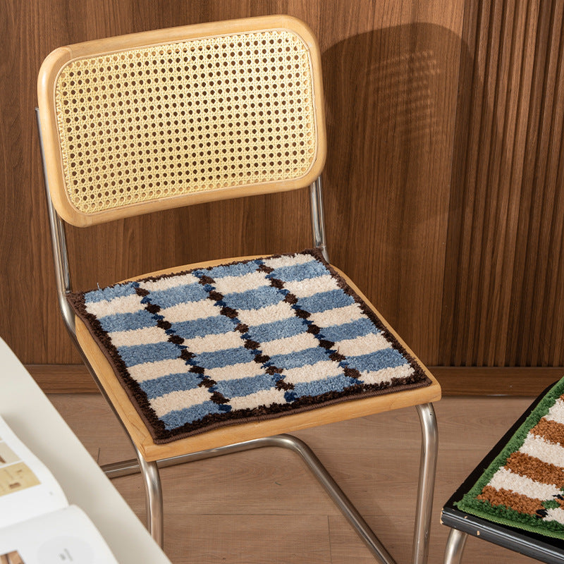 Hand-tufted square bath mat with high pile and non-slip bottom