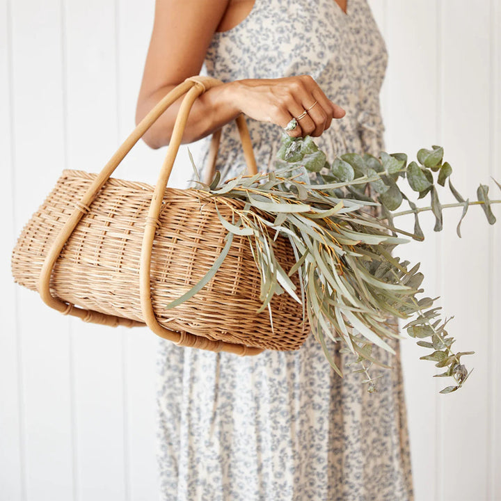 Handmade basket with ergonomic handle