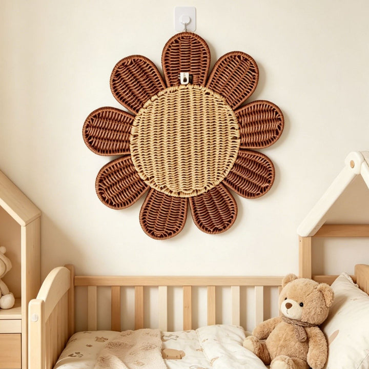 Wall hanger in flower design