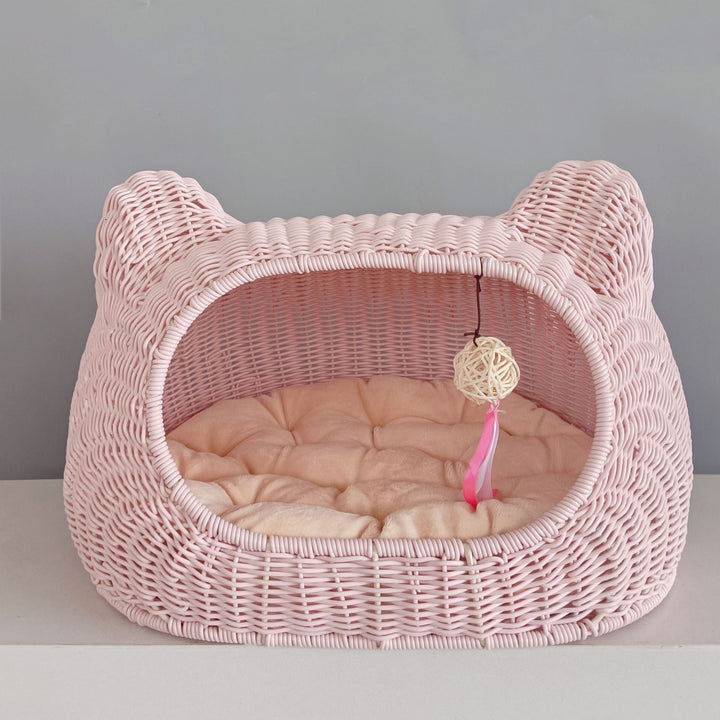 Cozy cat basket with ear design
