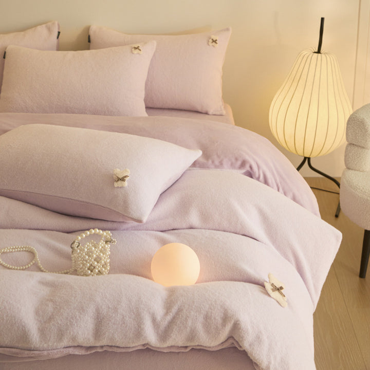 Cozy Decorative Comforter Set Avarnia