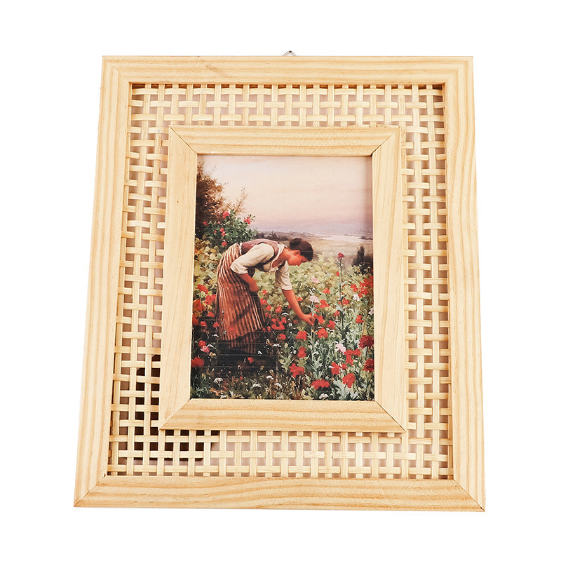Artful picture frame with fine rattan pattern