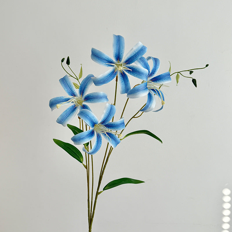 Artificial lily bouquet with detail-loving flowers