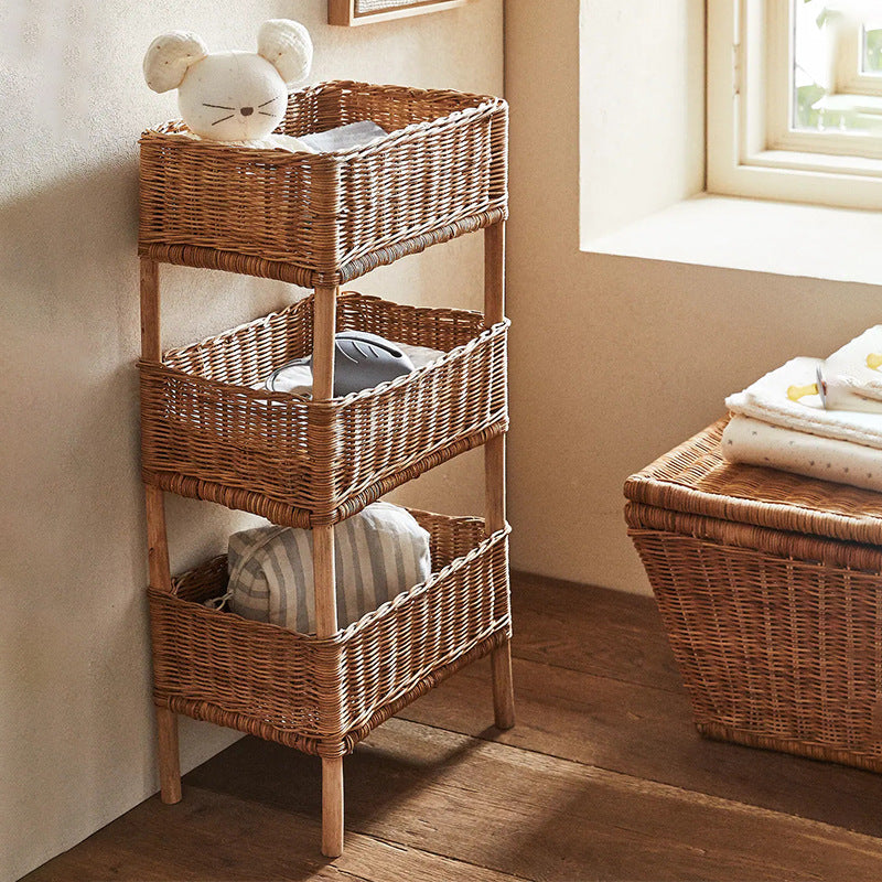 Basket shelf with practical storage space
