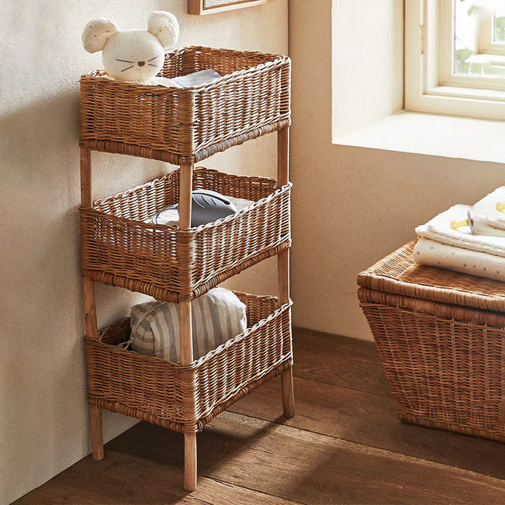 Basket shelf with practical storage space