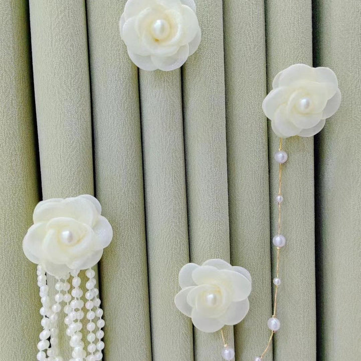 Decorative curtain clip with flower design