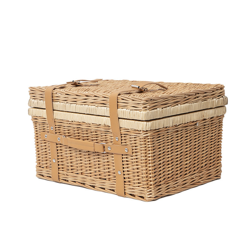 Storage basket with practical lid