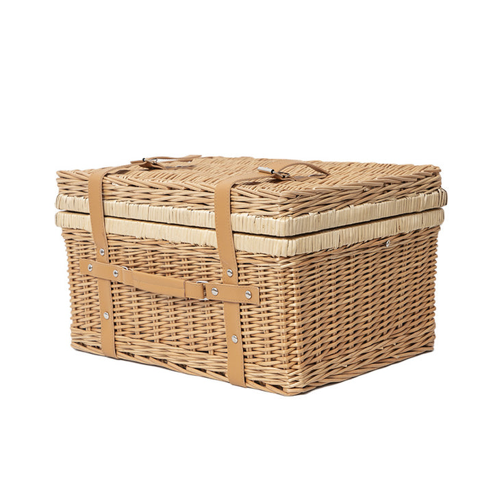 Storage basket with practical lid