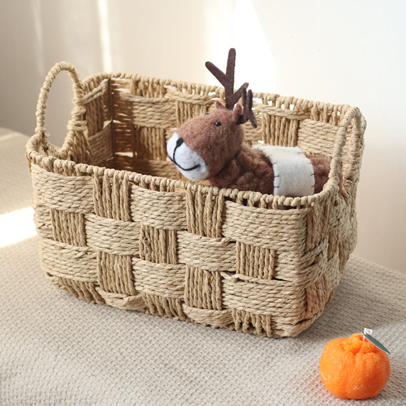 Structured storage basket made of natural material