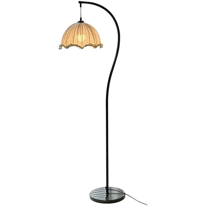 Curved floor lamp