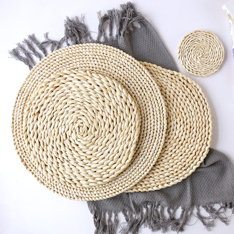 Round Coaster Made of Natural Fiber