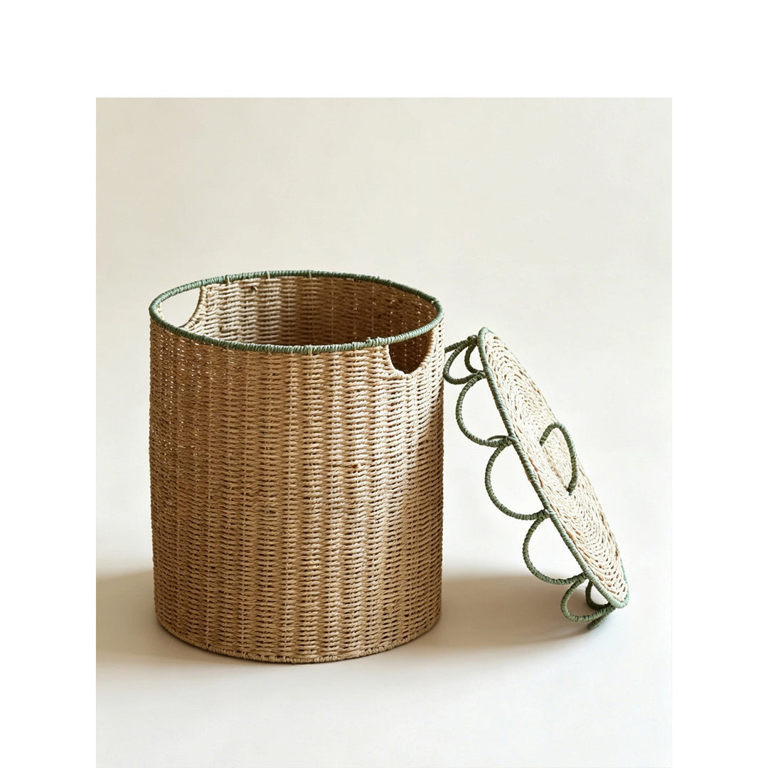 Natural storage basket with lid