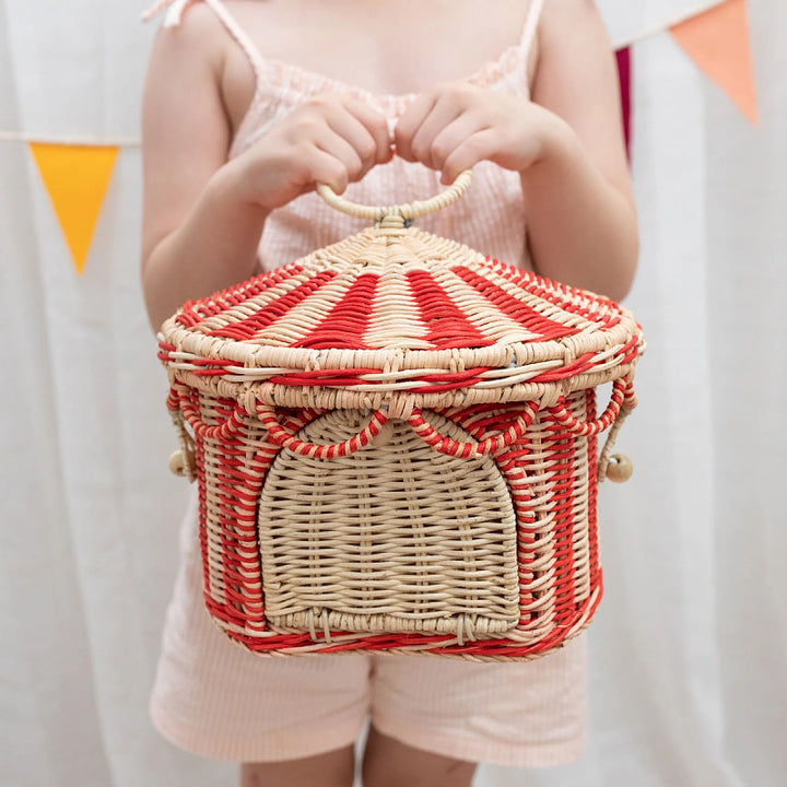 Playful cat basket in circus design