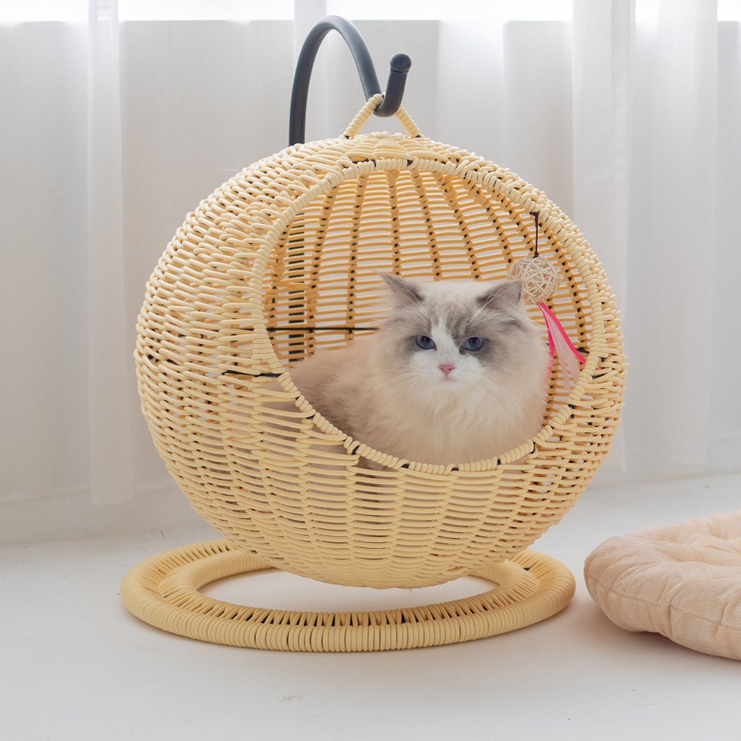 Hanging basket with comfortable padding
