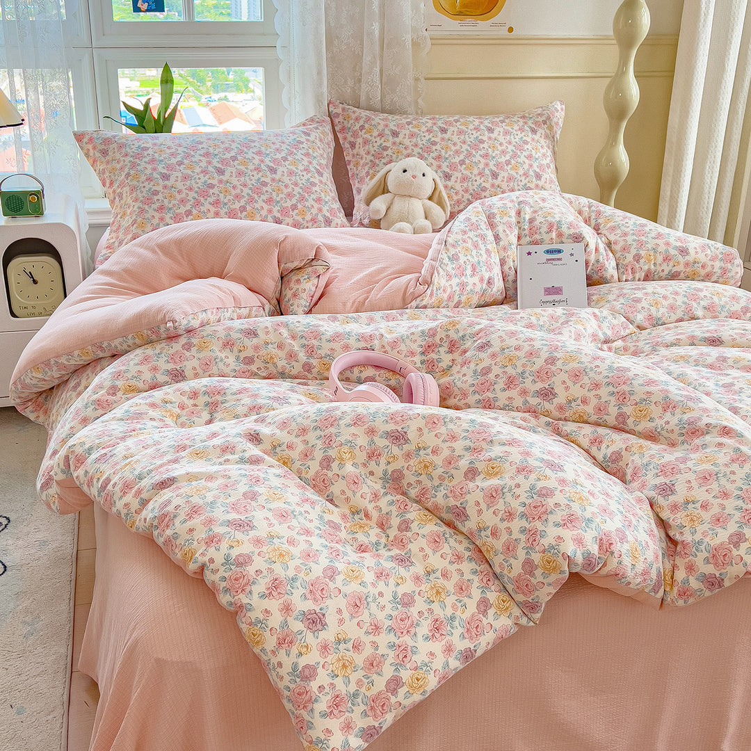 Heart Patterned Quilt Set
