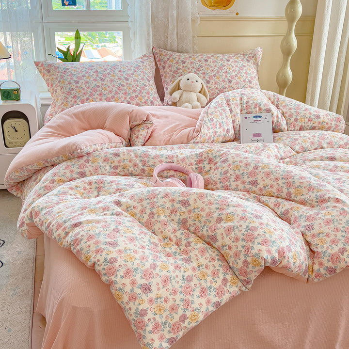 Heart Patterned Quilt Set
