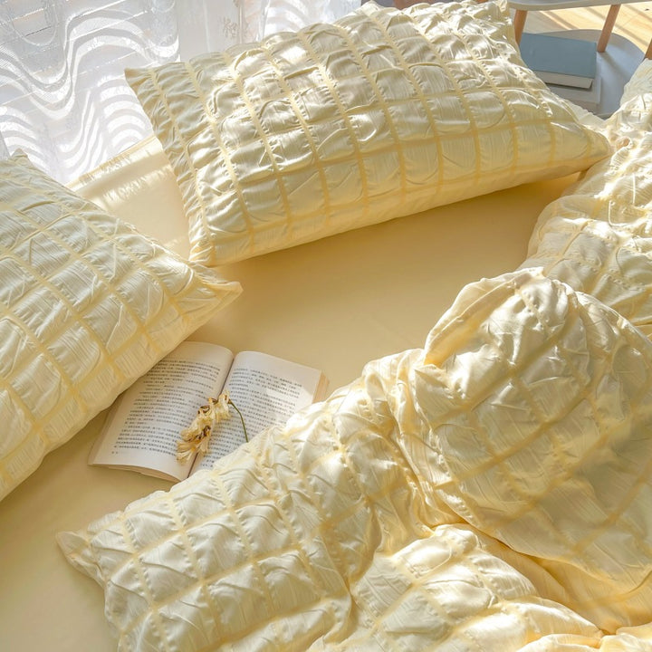 Luxurious Quilted Bedding Set