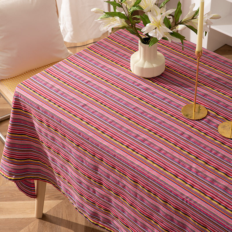 Rectangular tablecloth with jacquard-like structure, water-repellent surface and easy-care fabric