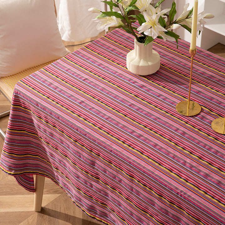 Rectangular tablecloth with jacquard-like structure, water-repellent surface and easy-care fabric