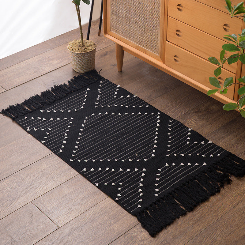 Woven cotton runner with diamond jacquard pattern and fringes