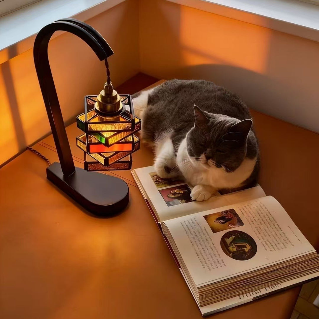 Vintage inspired stained glass table lamp