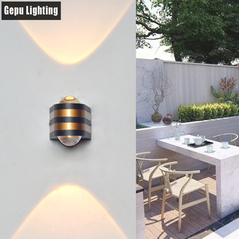 Modern outdoor half-moon wall lamp