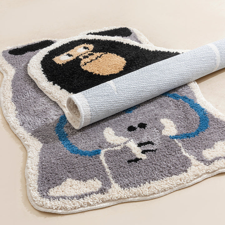 Gorilla-shaped bath mat with non-slip bottom