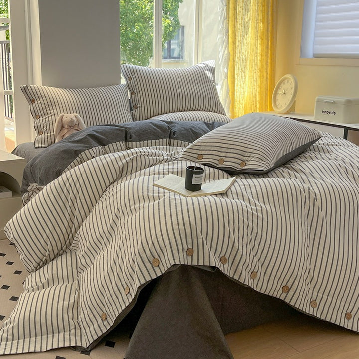 Decorative Comforting Striped Bed Linen Set Avarnia