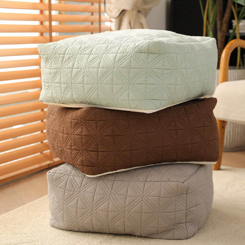 Padded floor seat pouf made of quilted cotton blend
