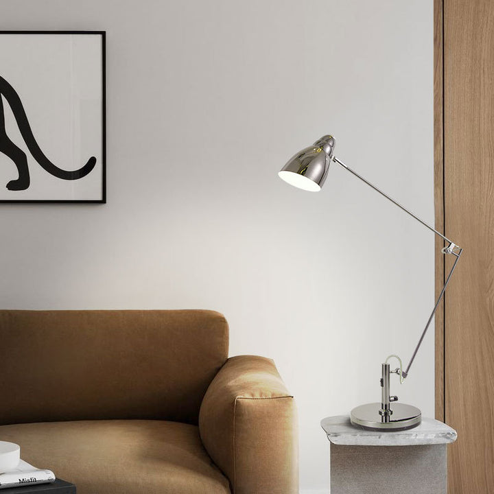 Adjustable desk lamp