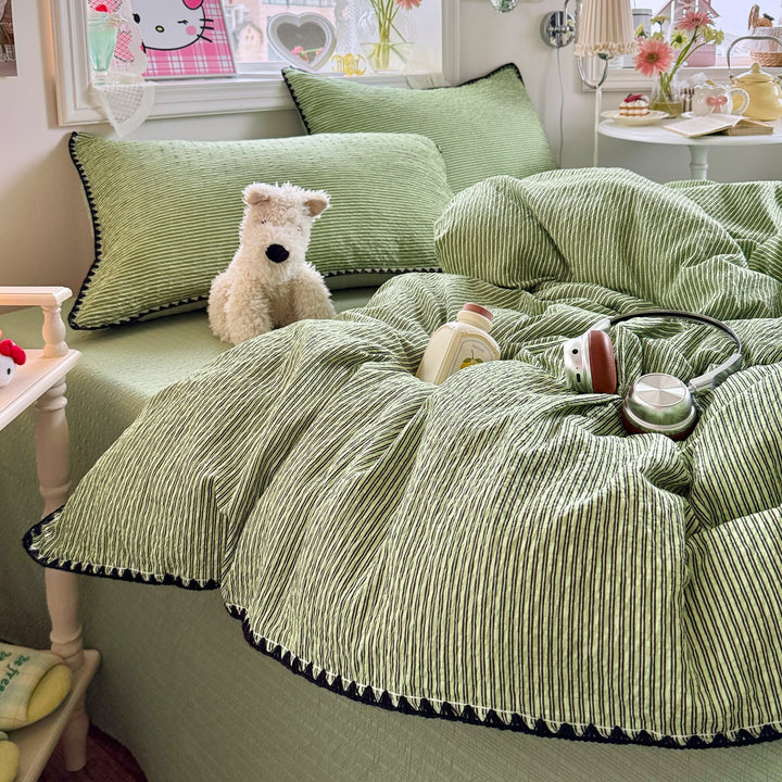 Striped Patchwork Quilt Set