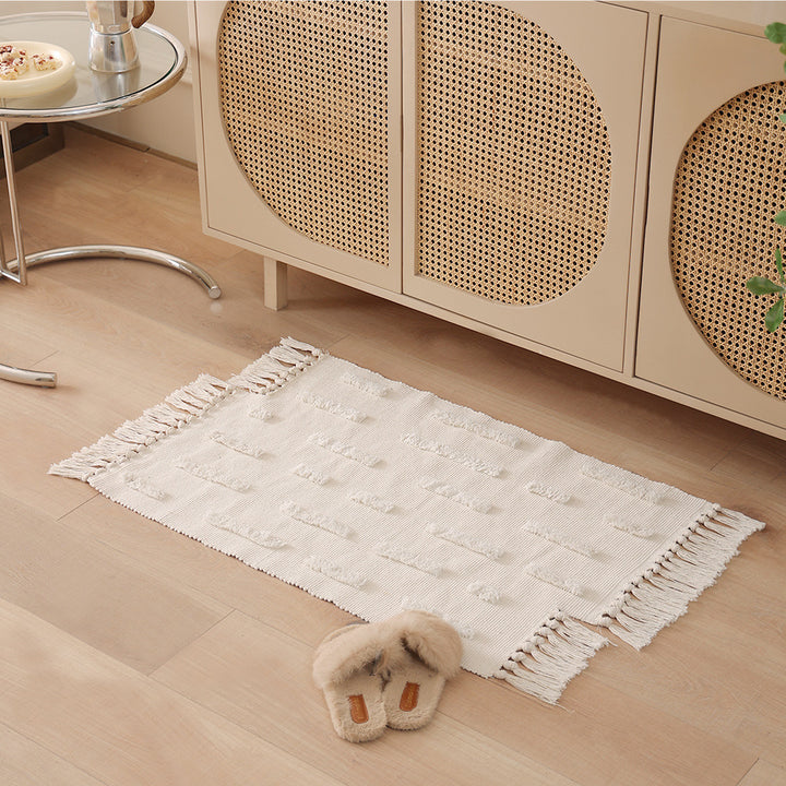 Woven rug in Boho-minimalist style with contrasted tufting and cotton fringes