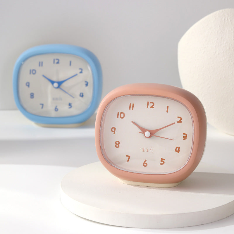 Table Clock in Modern Retro Design