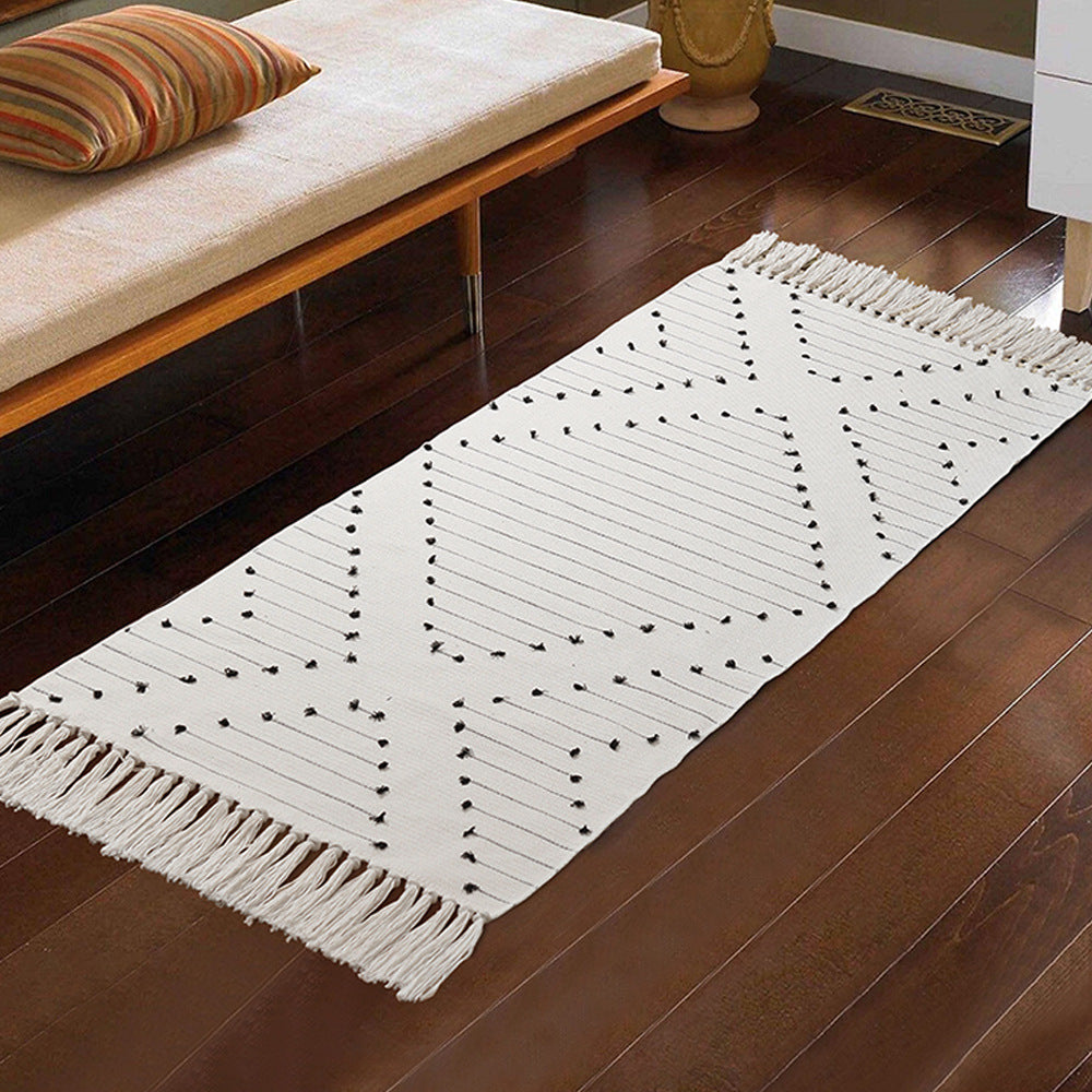 Woven cotton runner with diamond jacquard pattern and fringes