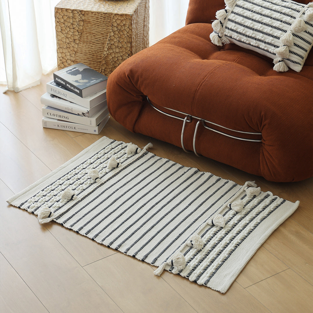 Woven runner with striped pattern, tassels and flat cotton structure
