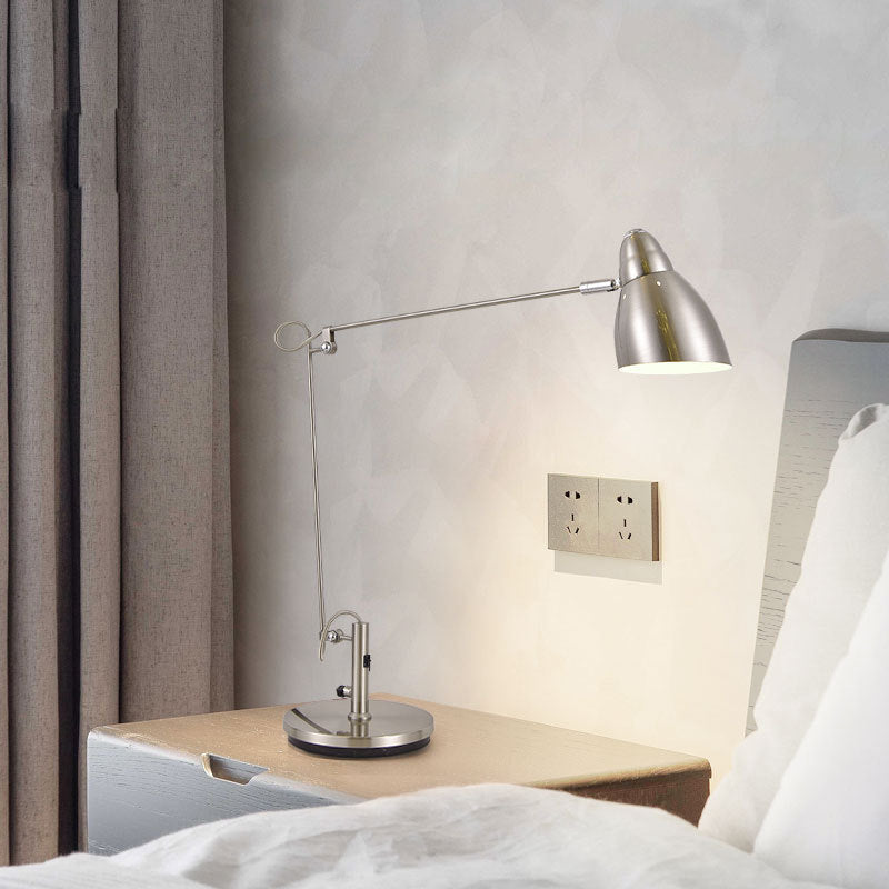 Adjustable desk lamp