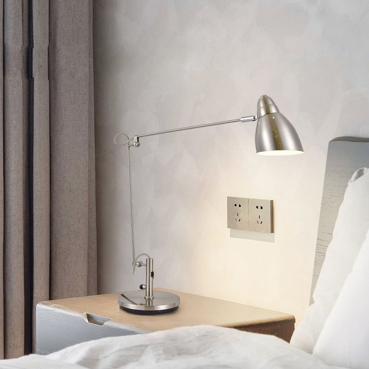 Adjustable desk lamp