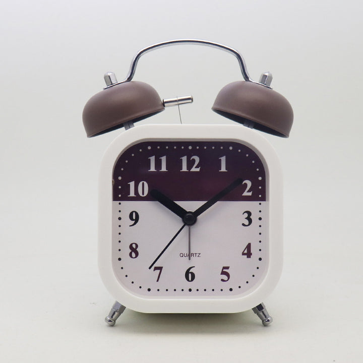 Quarz Alarm Clock in Modern Retro Style