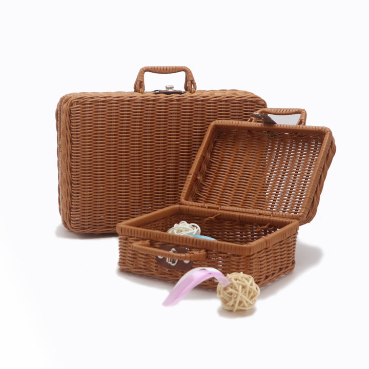 Handmade basket with leather handle