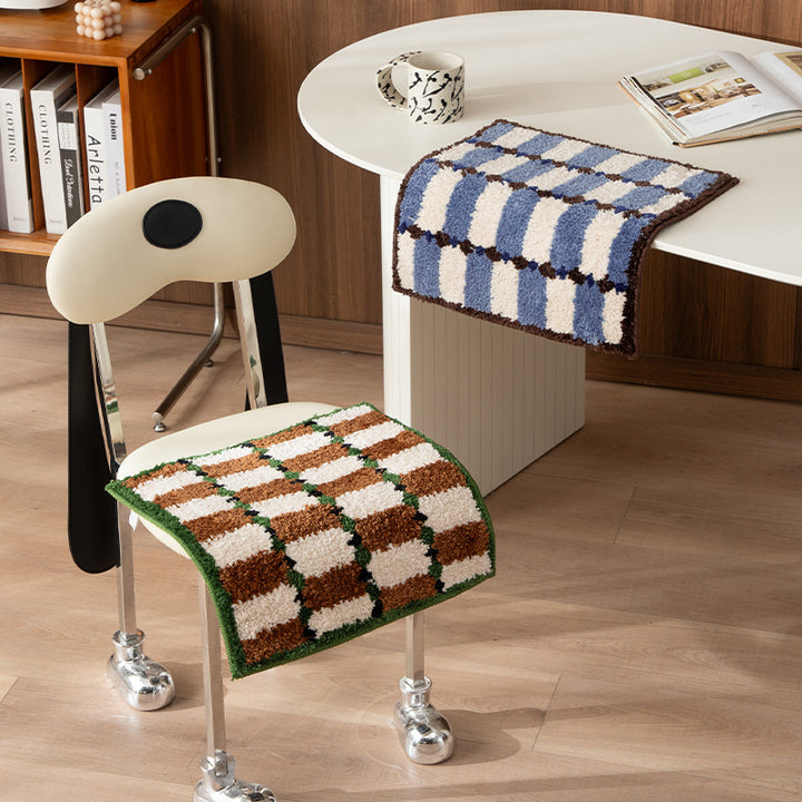 Hand-tufted square bath mat with high pile and non-slip bottom