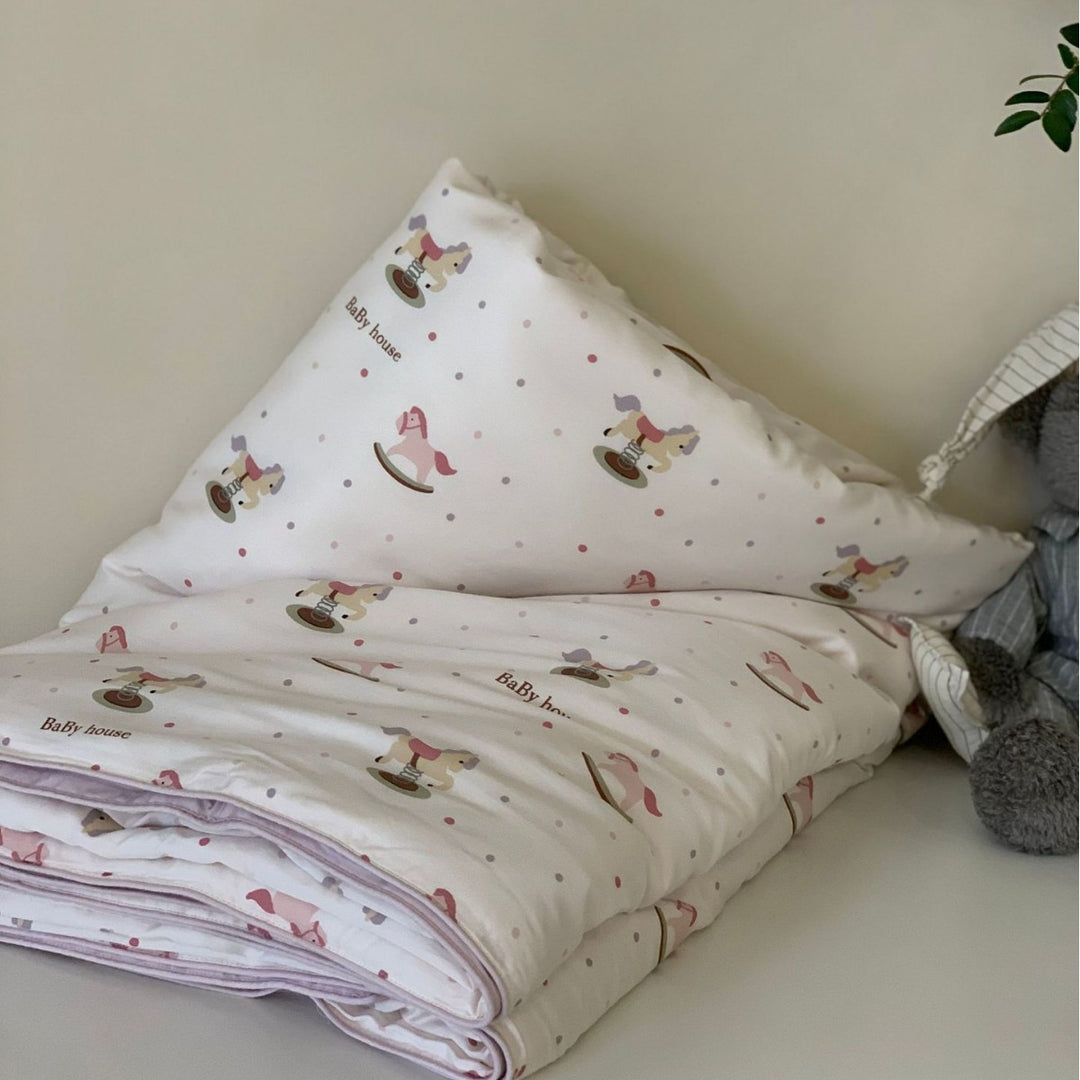 Decorative Floral Pattern Reversible Quilted Blanket Avarnia