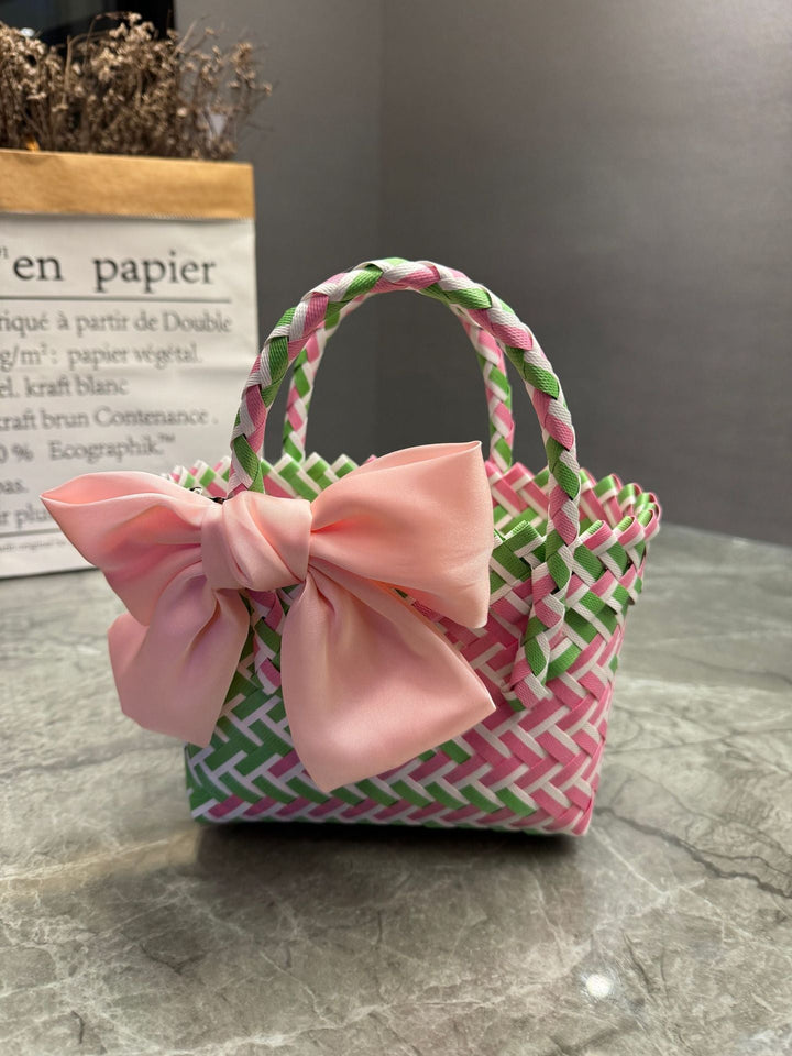 Handcrafted basket bag in stylish design